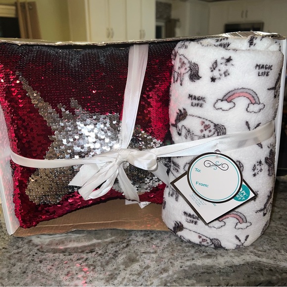 Posh Home Sequin Pillow & Printed Throw Gift Set New NIB Unicorn - Picture 1 of 6